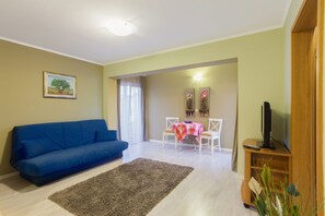 Cots/infant beds, rollaway beds, free WiFi