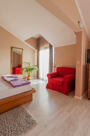 Suite, Balkon | Babybetten, Zustellbetten, kostenloses WLAN