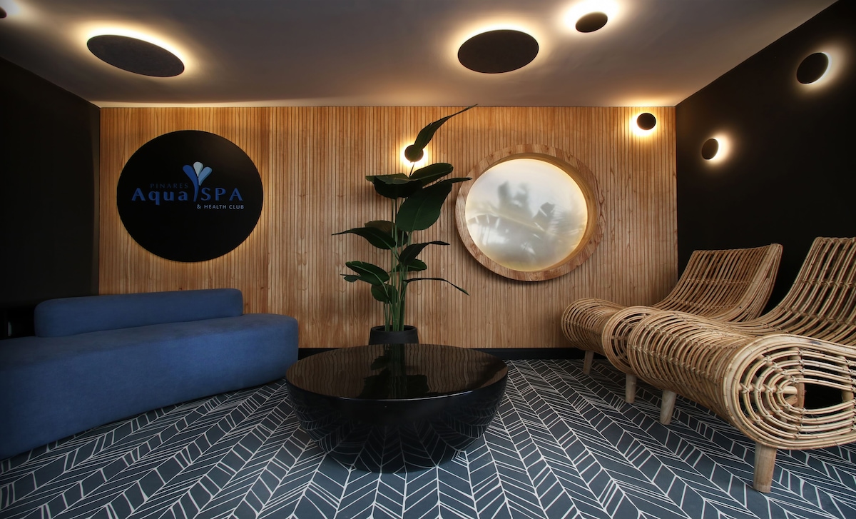 Un sauna, una bañera de hidromasaje, tratamientos corporales