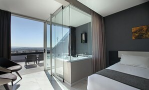 Luxury Room, Jetted Tub | Premium bedding, pillow-top beds, minibar, in-room safe - Pinares Panorama Suites & Spa (Villa Carlos Paz)