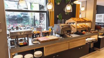 Desayuno bufé gratuito y diario