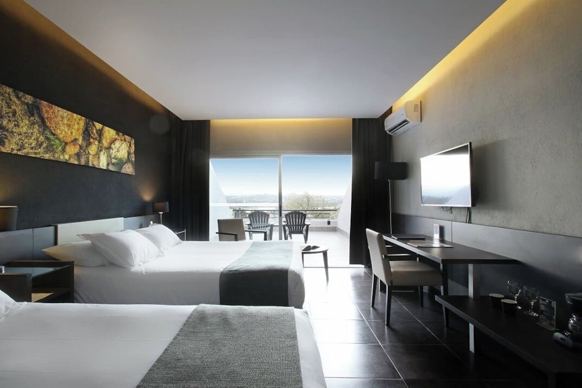 Literie de qualité supérieure, surmatelas, minibar