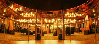 Vintage Luxury Yacht Hotel