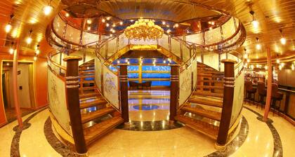 Vintage Luxury Yacht Hotel
