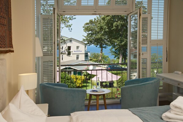 Hypo-allergenic bedding, in-room safe, individually decorated