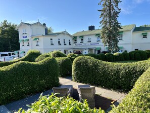 A hotel with a restaurant named Panorama Lounge. - Panorama Hotel Lohme (Lohme)