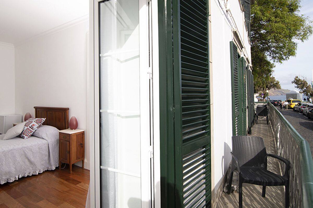 Habitación económica doble, 1 cama doble, vistas parciales al mar, mirando al mar | Terraza o patio