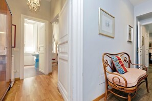 双人房 | 迷你吧、客房内保险箱、办公桌、免费 WiFi