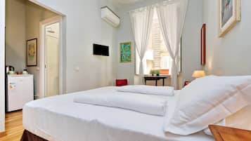Double Room | 1 bedroom, minibar, in-room safe, desk