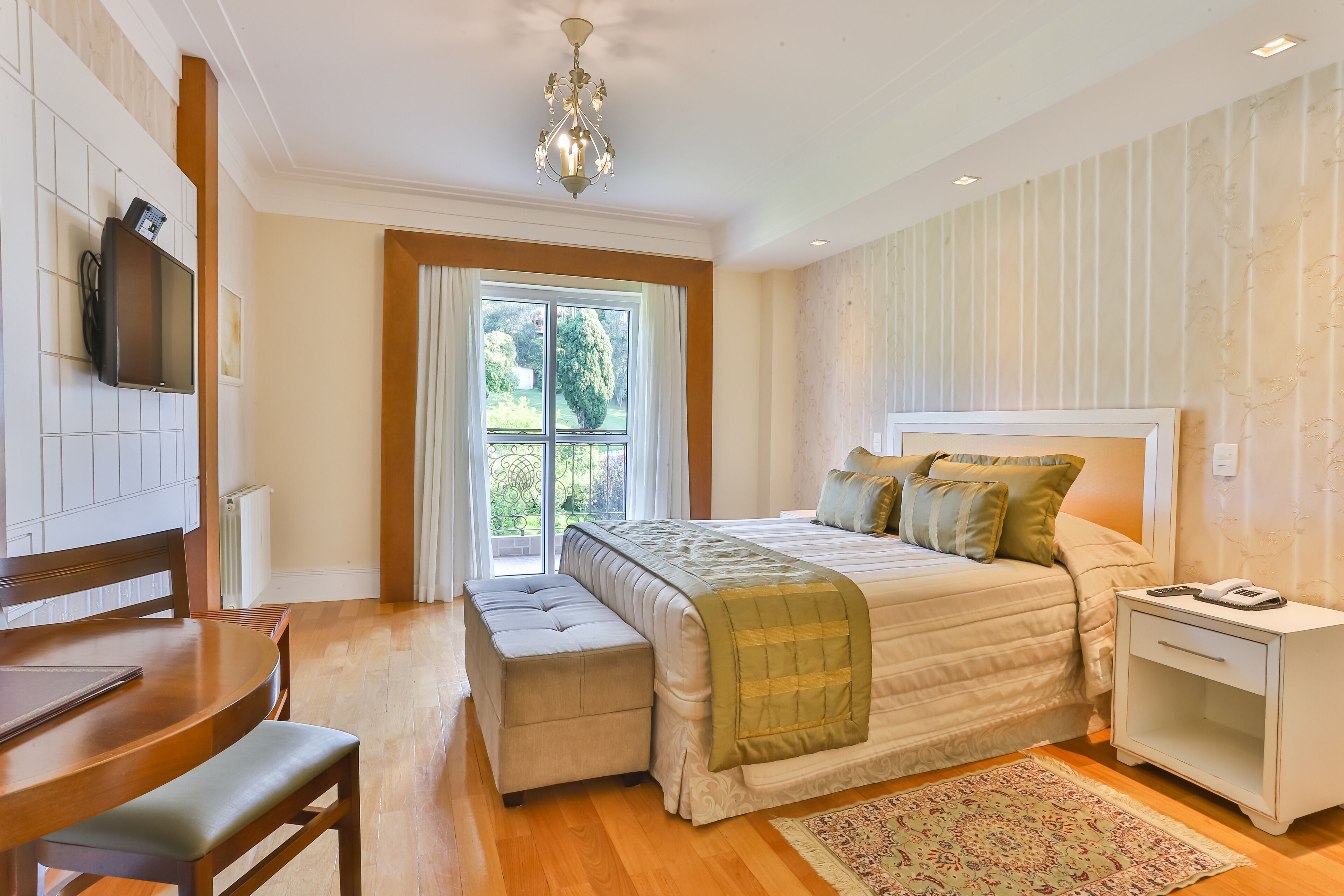 Artículos del minibar gratis y caja de seguridad en la habitación 