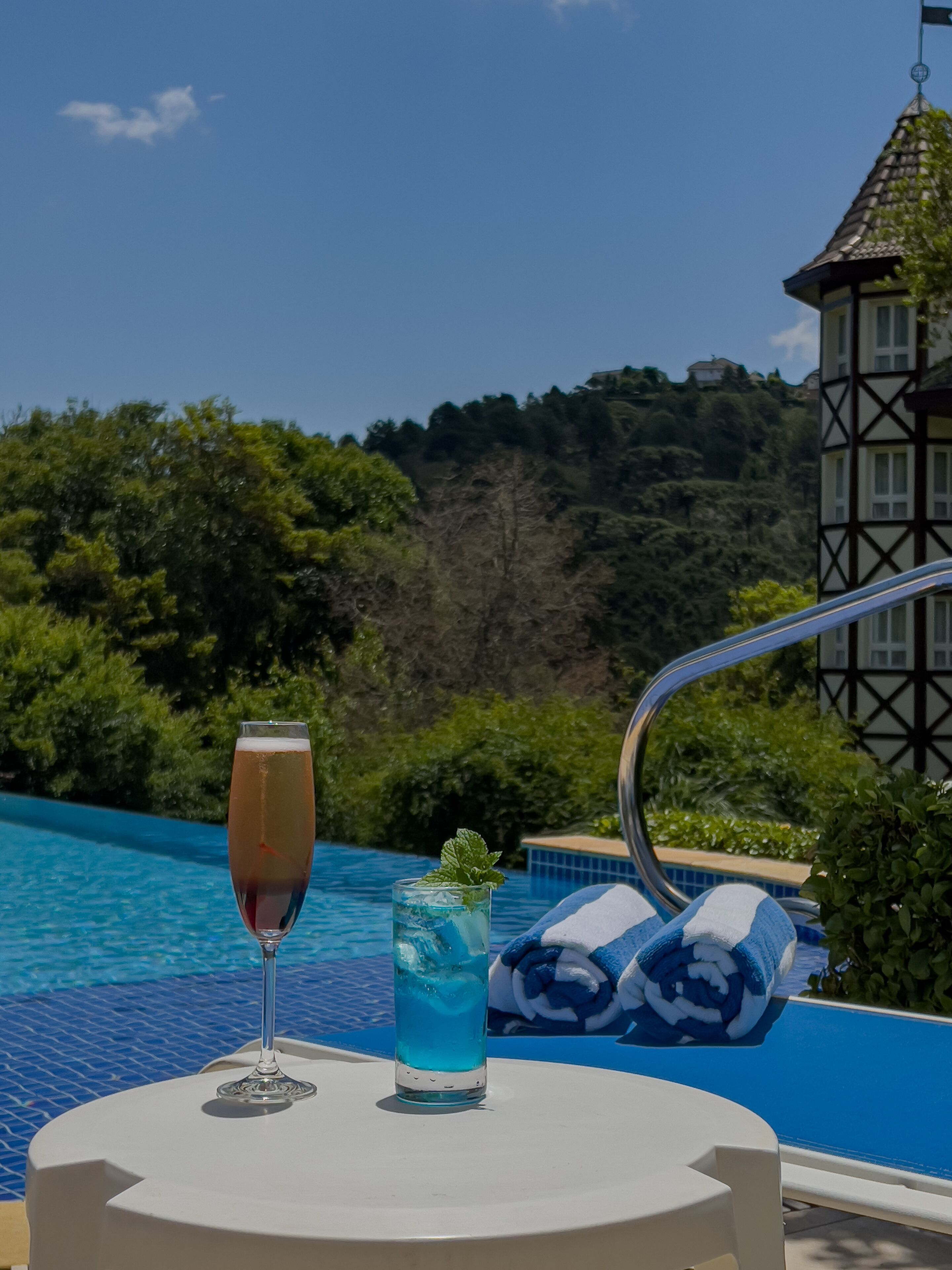 Outdoor pool, pool loungers