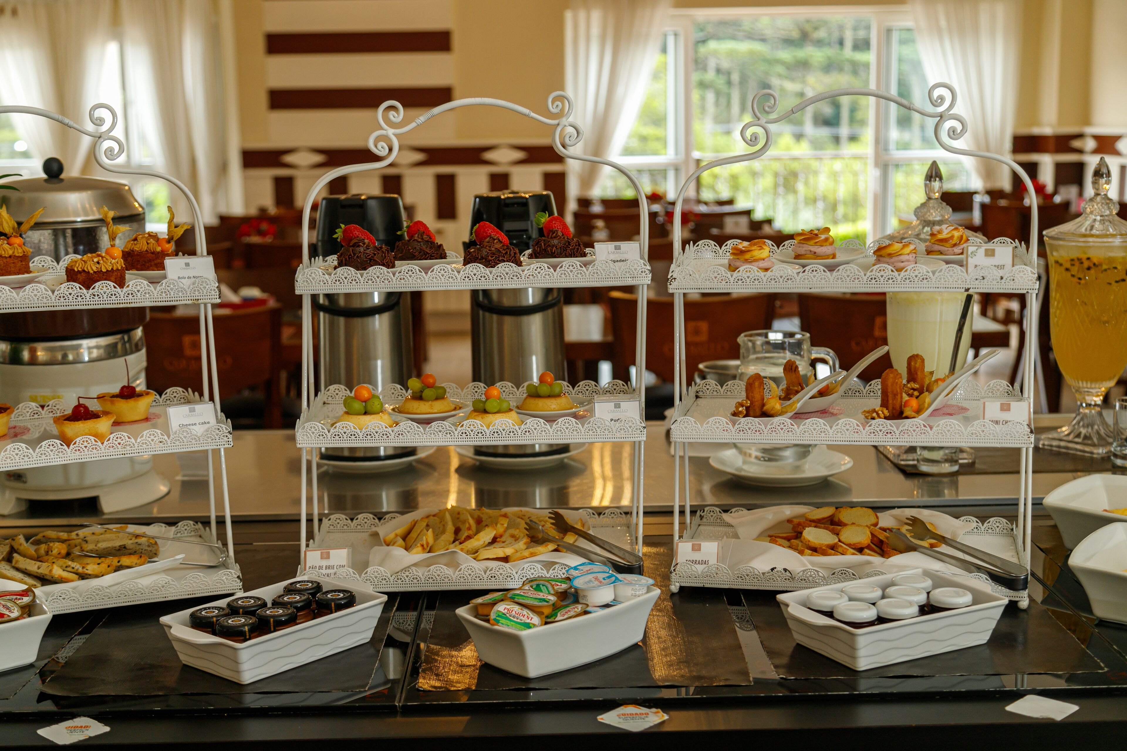 breakfast and lunch served