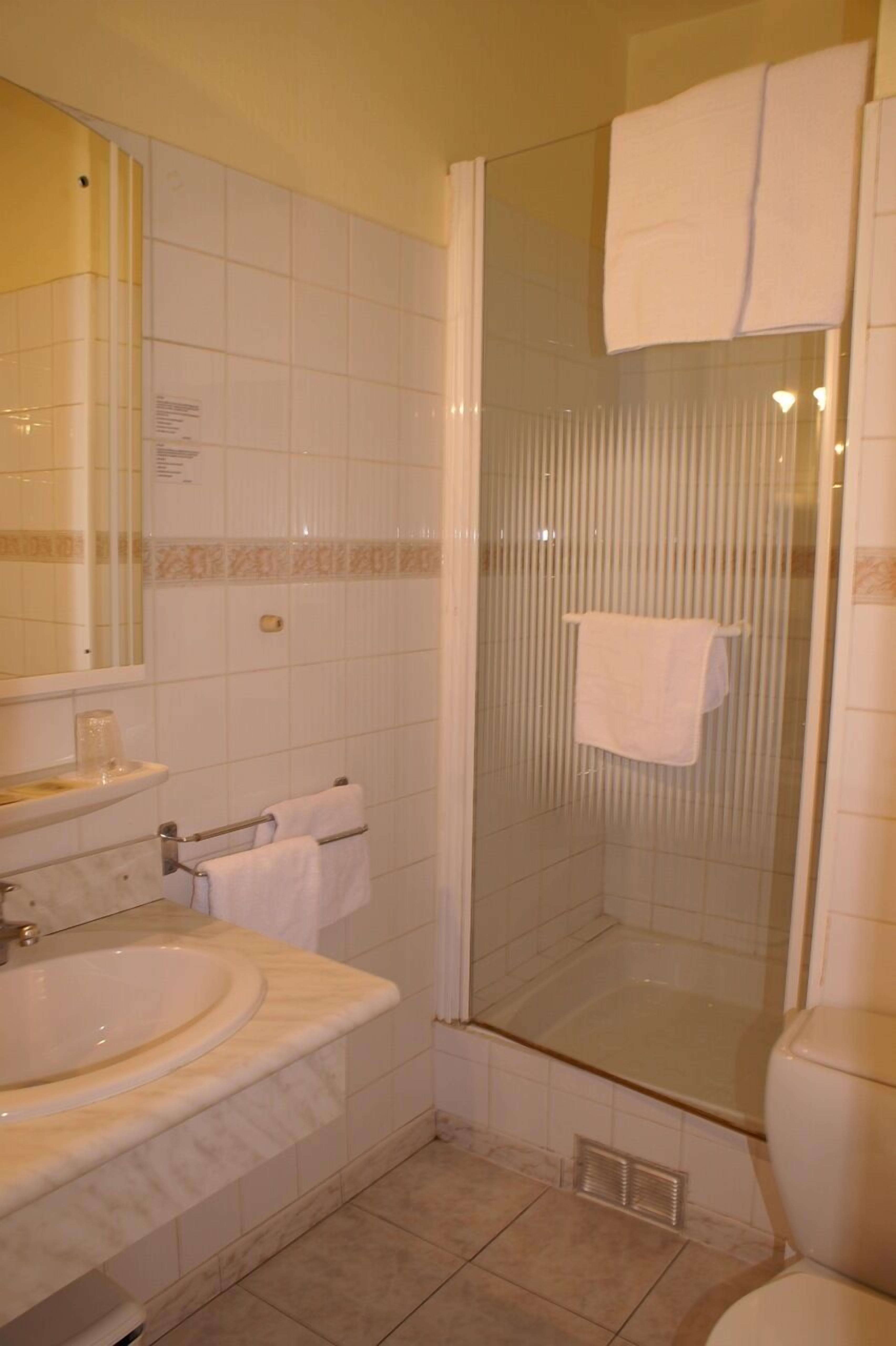 standard twin room | bathroom | hair dryer