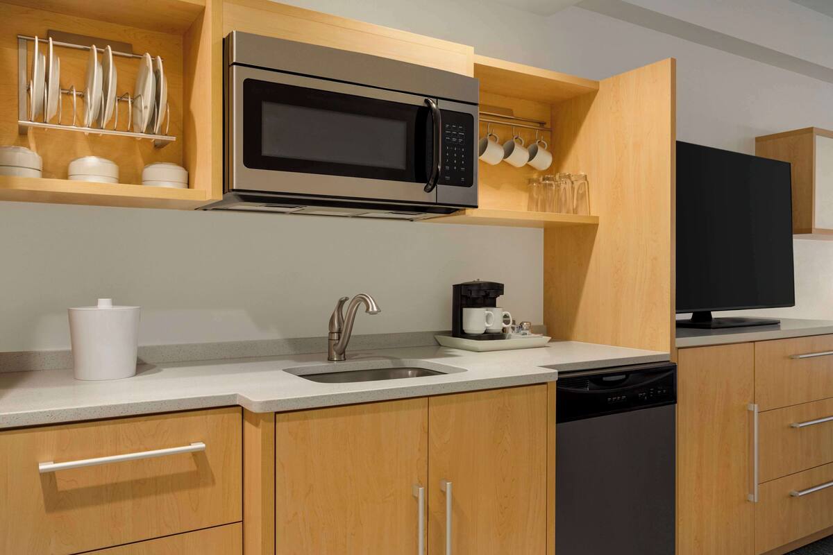 studio, 2 queen beds, accessible, non smoking (roll-in shower) | private kitchen | full-sized fridge, microwave, dishwasher, coffee/tea maker