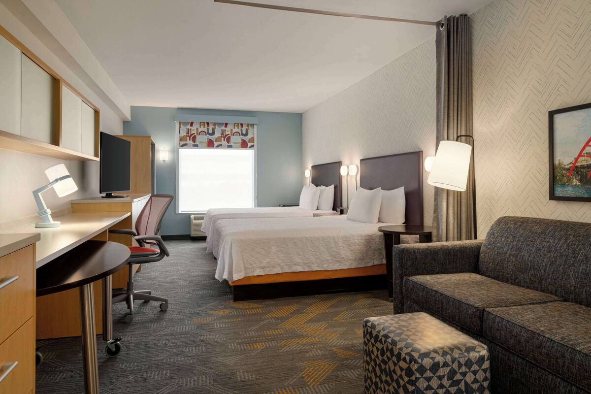 hypo-allergenic bedding, down duvets, in-room safe, desk