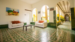 32-inch LED TV with cable channels, TV - Hotel Balcones de Bocagrande (Cartagena)