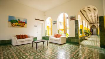 32-inch LED TV with cable channels, TV