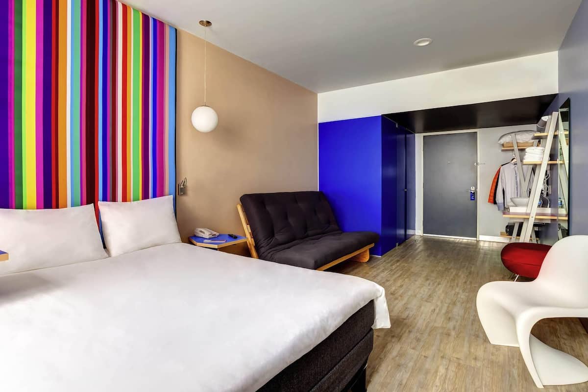 Suíte, 1 cama de casal e sofá-cama | 1 quarto, escrivaninha, quartos à prova de som, Wi-Fi de cortesia