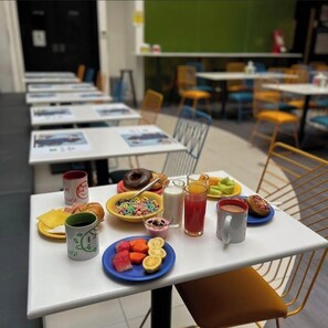 Desayuno continental (MXN 150 por persona) 