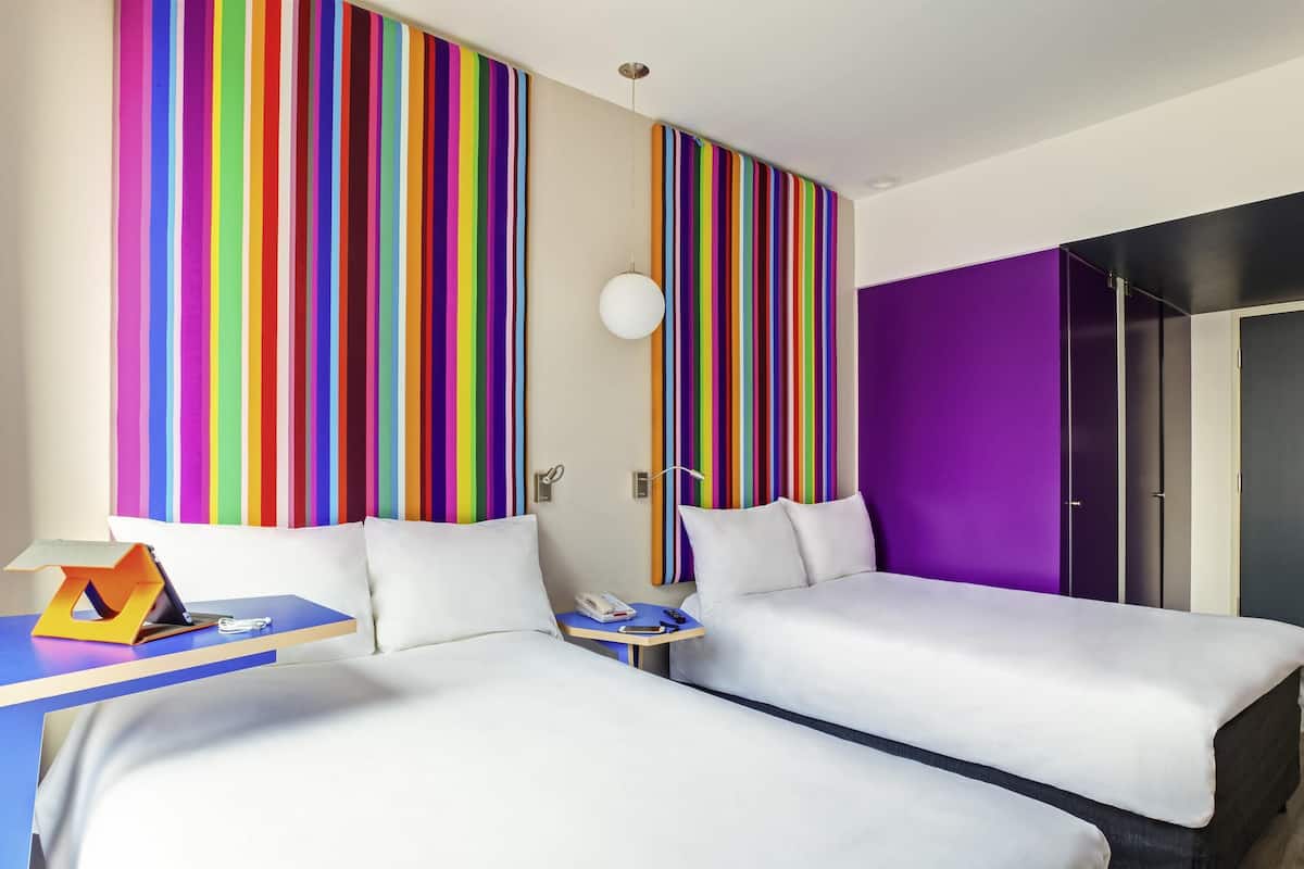 Memory foam-madrasser, individuell inredning och skrivbord