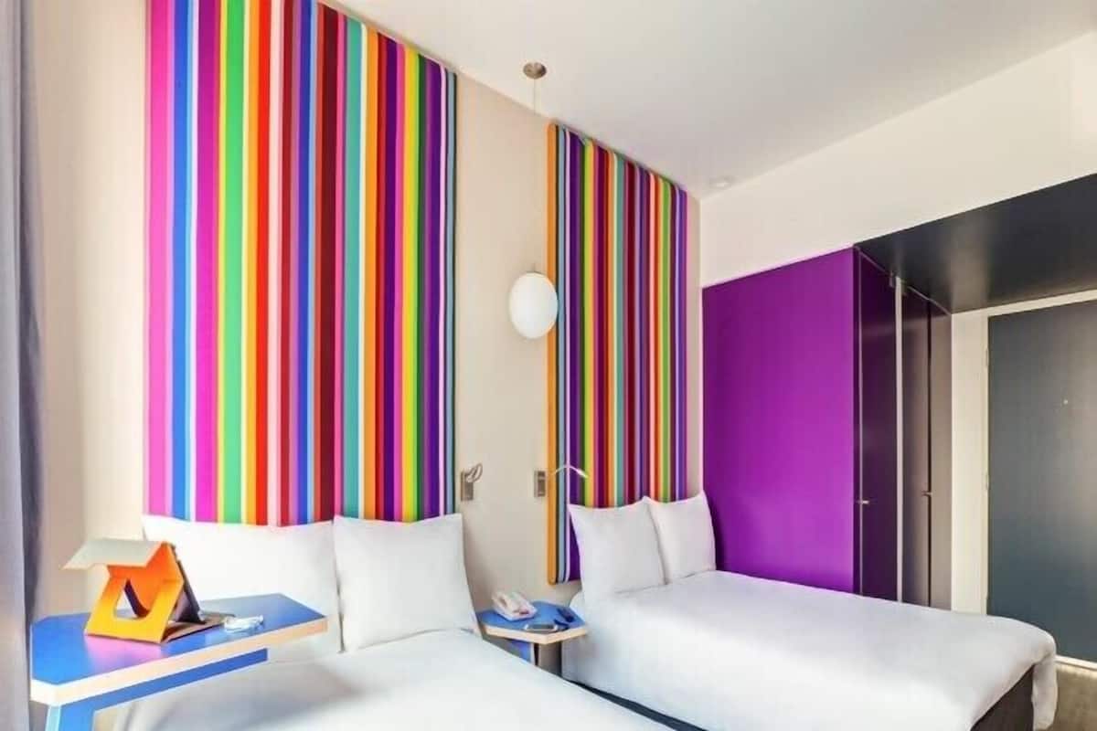 Chambre Standard, 2 lits doubles | Lit avec matelas en mousse à mémoire, décor unique, bureau