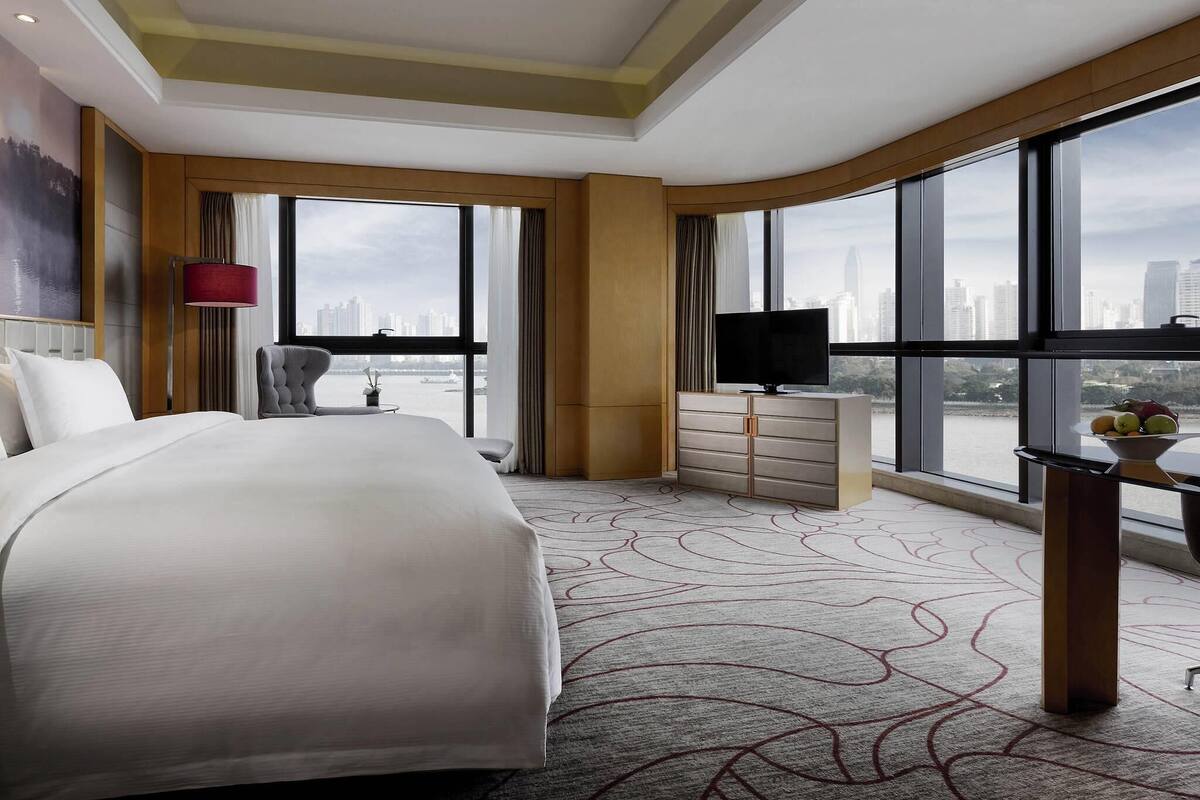 Premium Room, 1 King Bed, River View