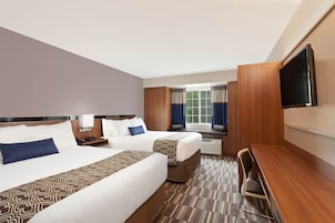 Ropa de cama de alta calidad, colchones con pillow-top y escritorio