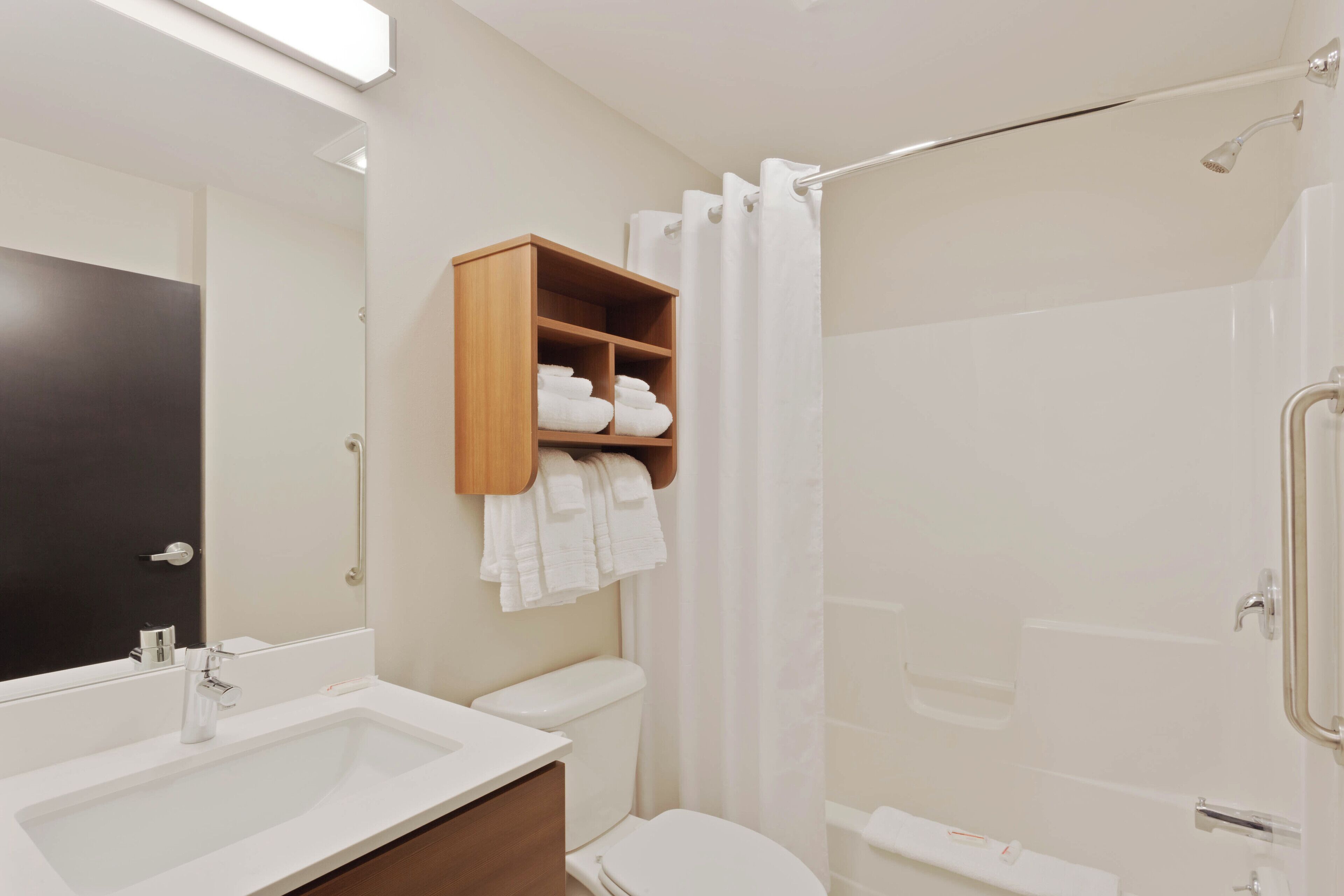 combined shower/bathtub, free toiletries, hair dryer, towels