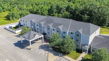 Vista frontal de la propiedad