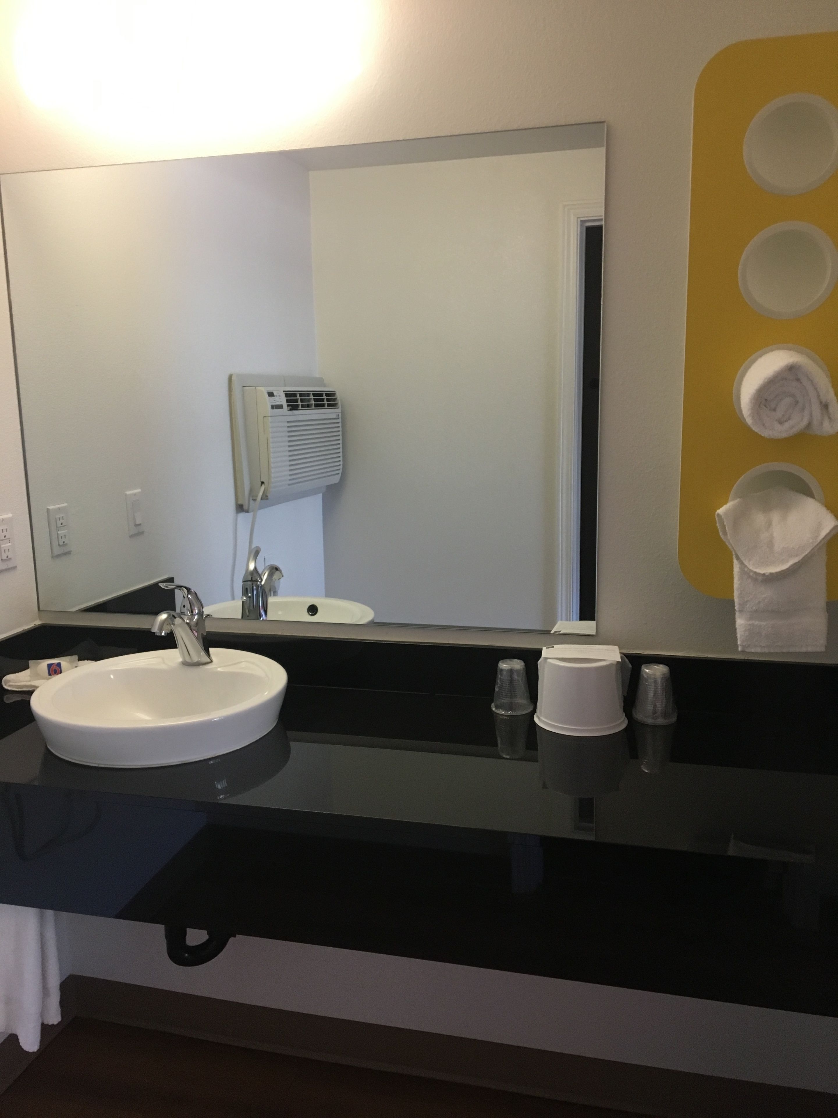 Ducha y bañera combinadas y toallas