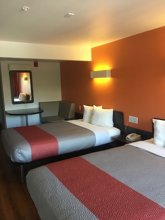 Free WiFi, bed sheets. Motel 6 Bremerton, WA
