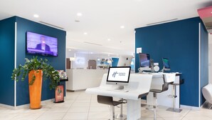 A modern dental clinic with a reception desk, computers, and a TV screen. - Holiday Inn Express Toulon - Est by IHG (Toulon)