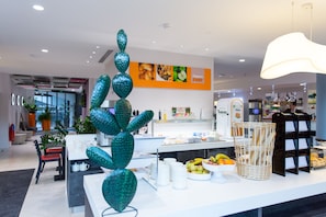 Free daily continental breakfast