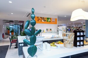 A buffet area with a variety of food items, a decorative cactus sculpture, and a sign indicating the start of the express line. - Holiday Inn Express Toulon - Est by IHG (Toulon)
