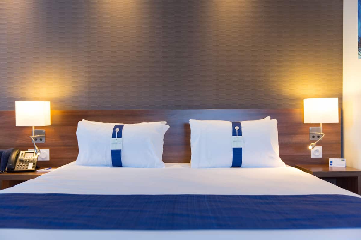 In-room safe, desk, soundproofing, iron/ironing board