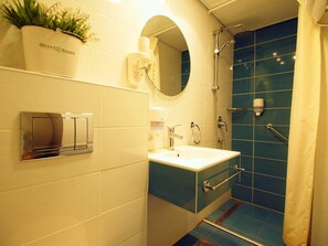 In-room safe, desk, iron/ironing board, free WiFi - Grand Park Hotel Jerusalem (Jerusalem)