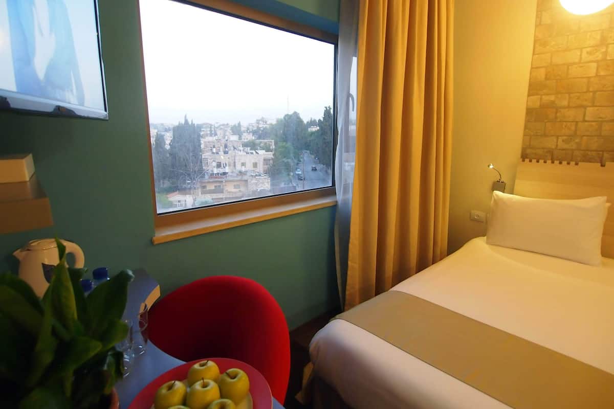 In-room safe, desk, iron/ironing board, free WiFi