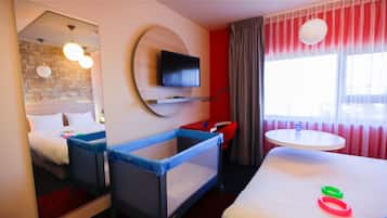 Standard Double Room | Peti besi dalam bilik, meja, seterika/papan seterika, Wi-fi percuma