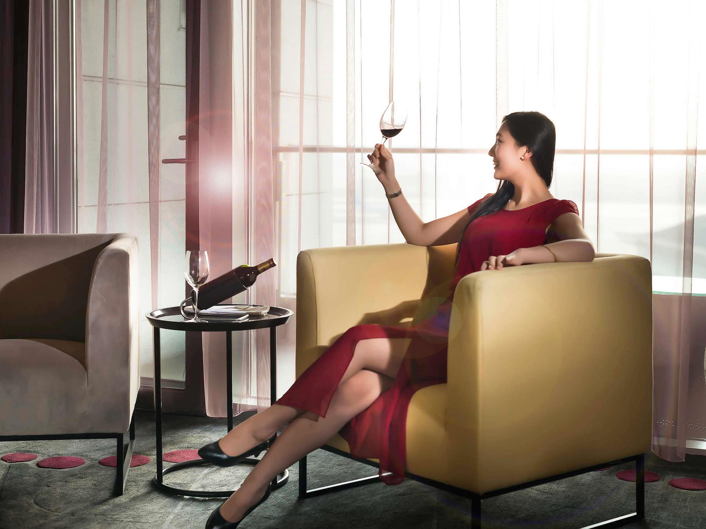 1 chambre, minibar, coffres-forts dans les chambres, bureau