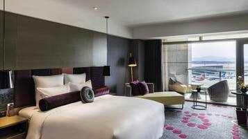 Deluxe Room, 1 Katil Raja (King) | 1 bilik tidur, bar mini, peti besi dalam bilik, meja