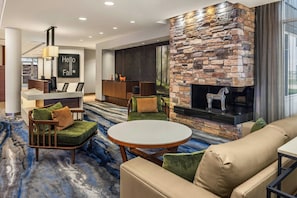 Lobby lounge - Fairfield Inn & Suites St. Louis Pontoon Beach/Granite City (Granite City)