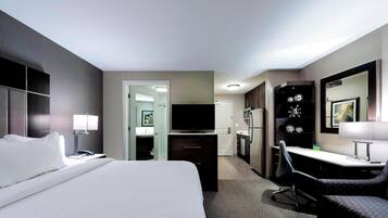 Estudio, 1 cama King size y sofá cama, para no fumadores | Escritorio y espacio para trabajar con laptop