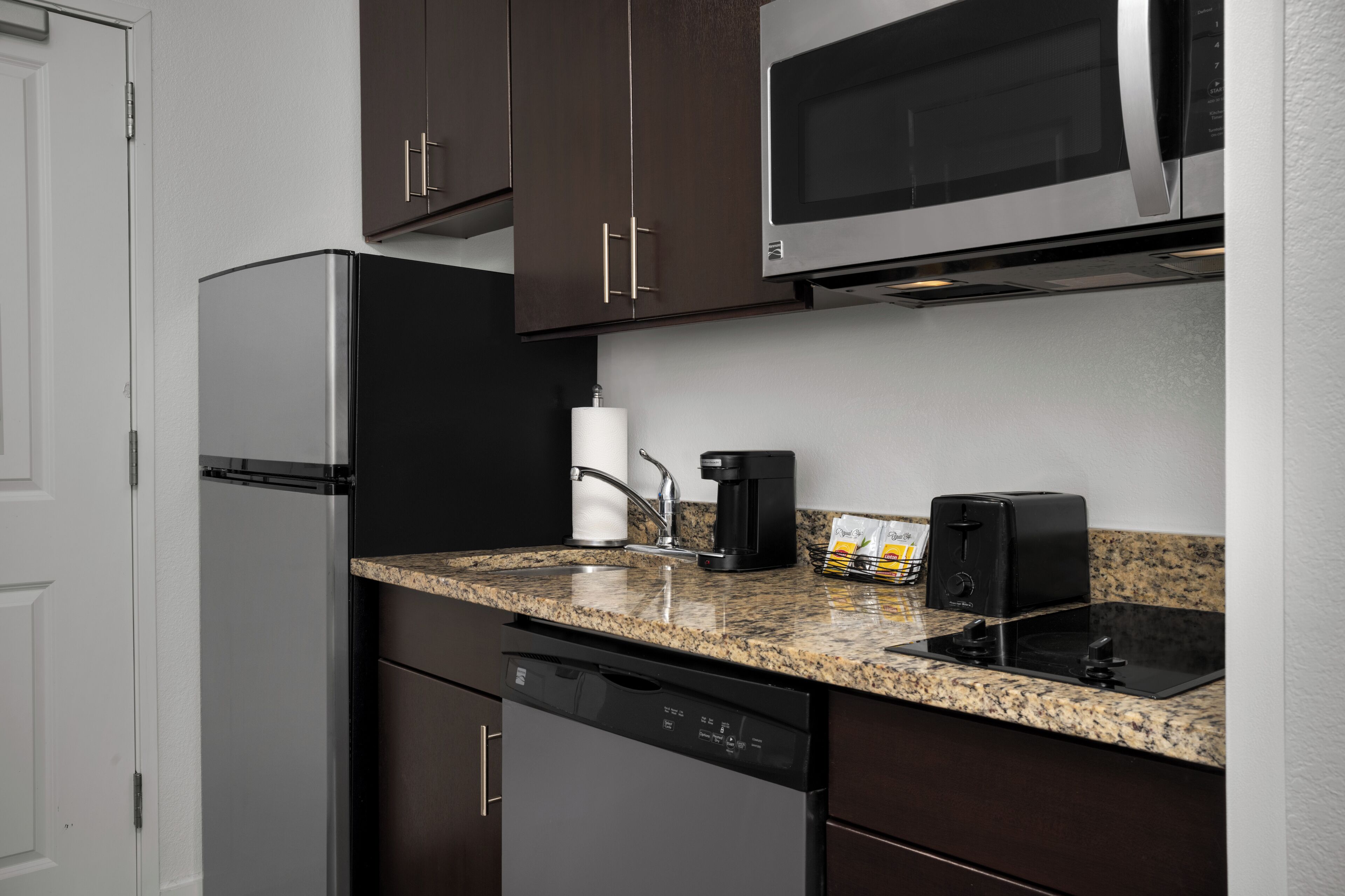 fridge, microwave, stovetop, dishwasher