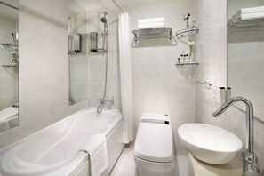 Bañera con ducha, bañera profunda, cabezal de ducha tipo lluvia