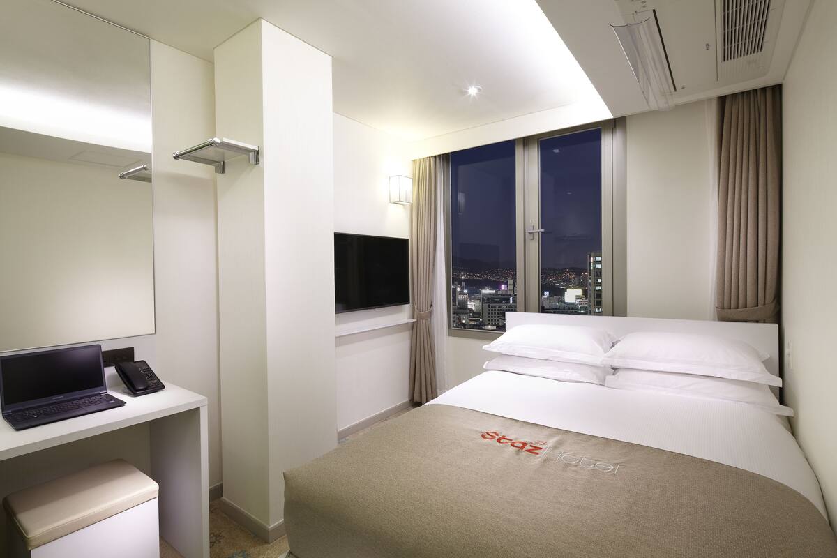 Premium bedding, down comforters, pillowtop beds, in-room safe