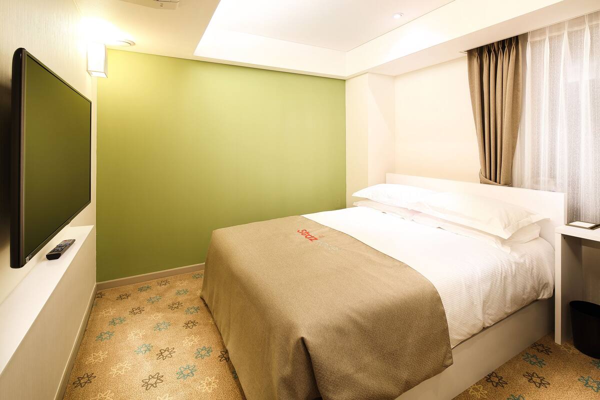 Hollywood King Room (Combined 2 single beds) - Parking Not available | Premium bedding, down comforters, pillowtop beds, in-room safe
