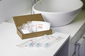 Bañera con ducha, bañera profunda, cabezal de ducha tipo lluvia