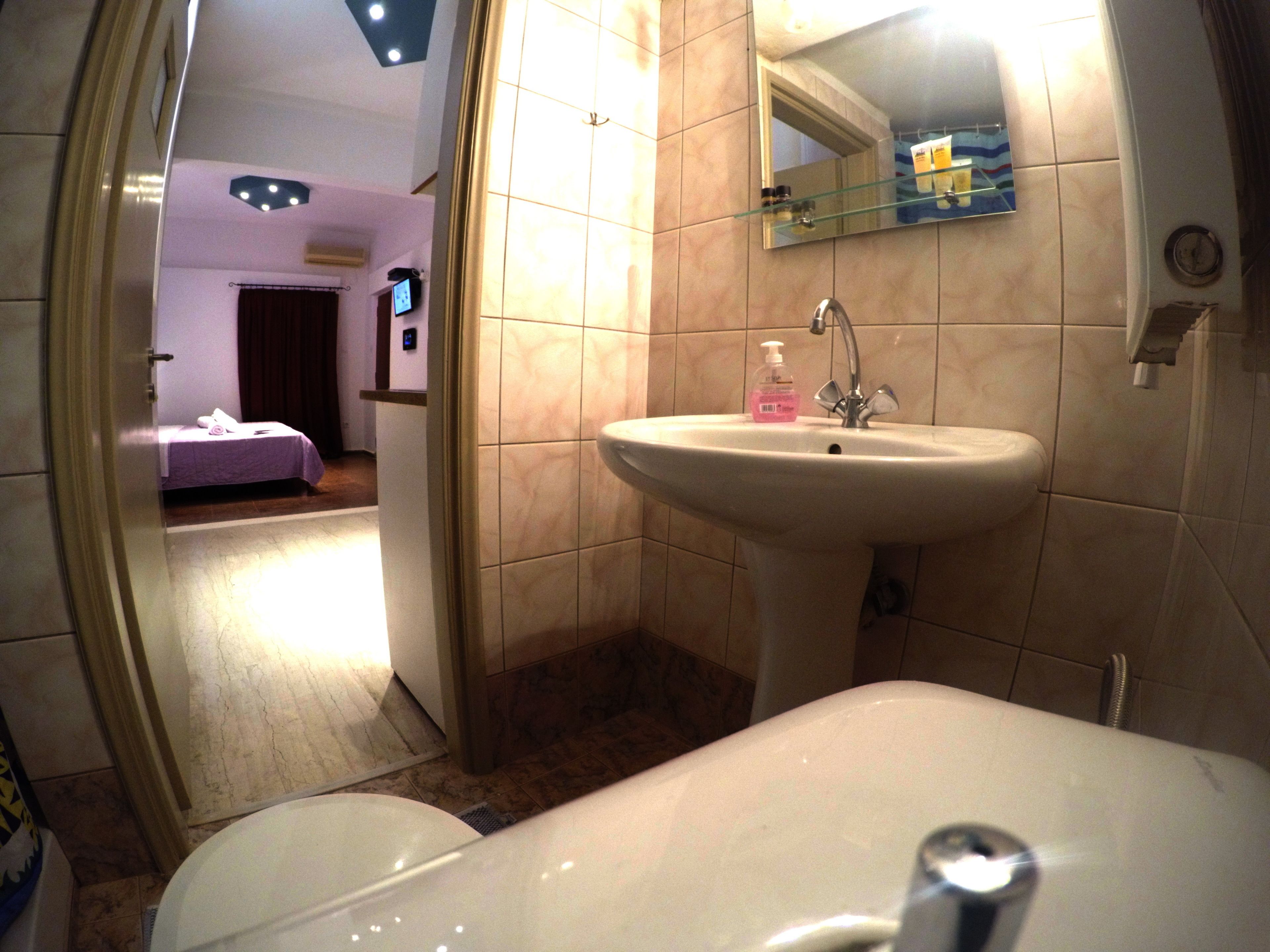 studio, balcony, partial sea view | bathroom | free toiletries, towels