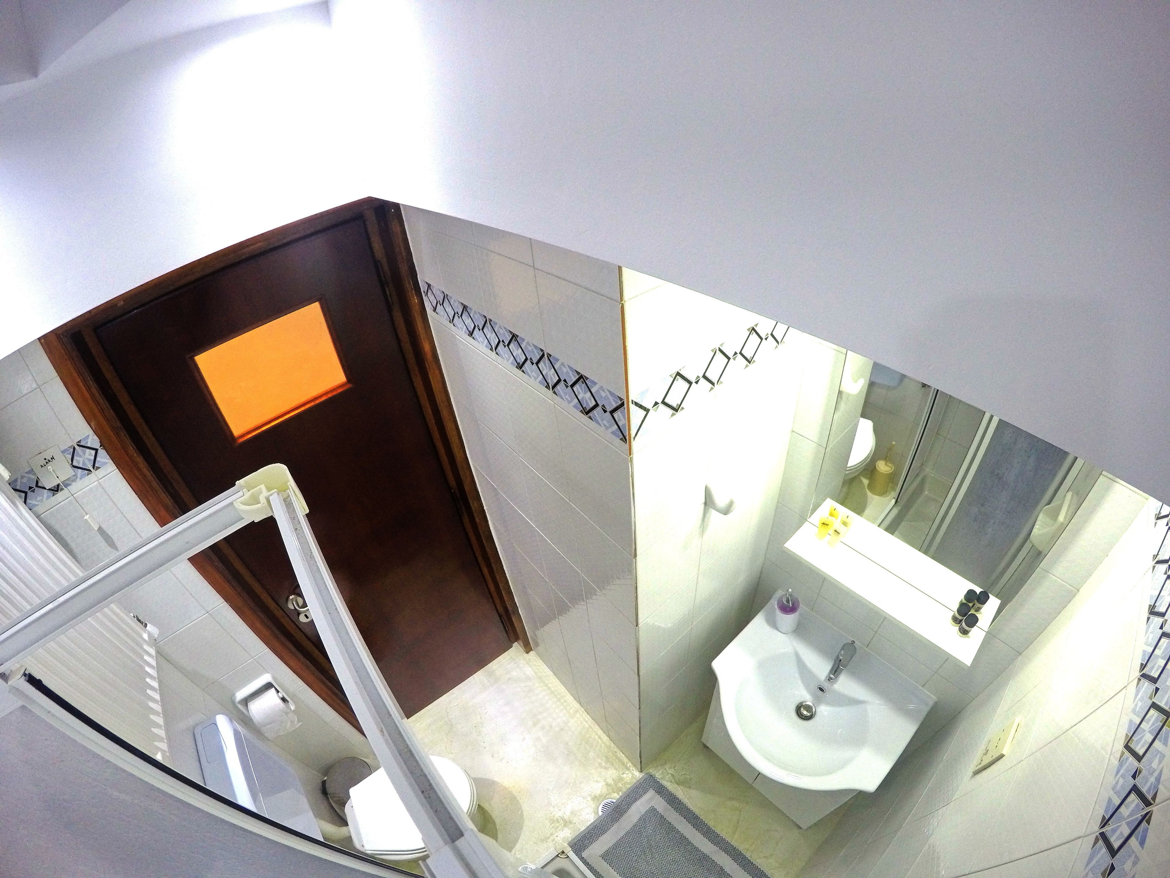 apartment, 1 bedroom, sea view | bathroom | free toiletries, towels