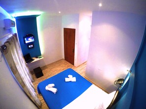 Apartment, 1 Bedroom, Sea View | In-room safe, free WiFi, bed sheets